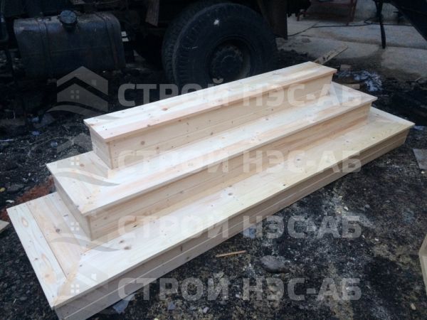 Ступени деревянные (пирамида)